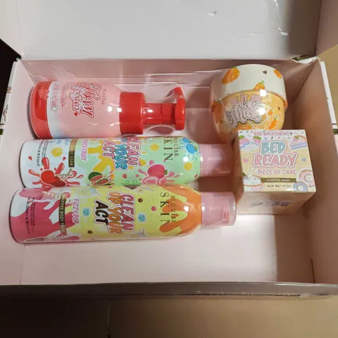 LOT OF 5 ASSORTED PLOUISE COSMETIC ITEMS TO INCLUDE SLEEPING MASK, FOAMING BODY WASH AND BODY FOAM