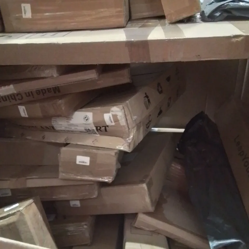 PALLET OF ASSORTED HOUSEHOLD GOODS AND PRODUCTS TO INCLUDE;SUITCASE, MIRROR, TANK SUPPORT STRAPS,PLANT POT AND OTHER ASSORTED ITEMS...