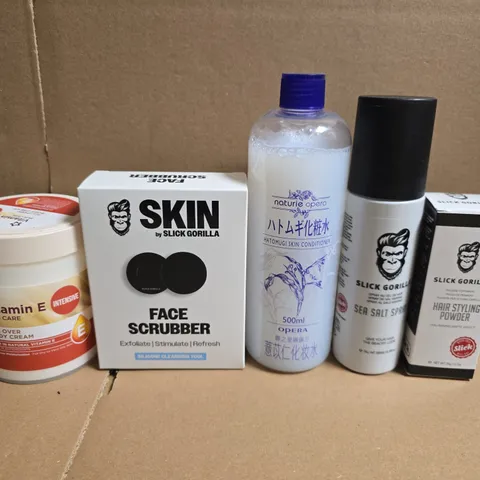 APPROXIMATELY 15 ASSORTED HEALTH & BEAUTY PRODUCTS TO INCLUDE SLICK GORILLA , TOOTHBRUSH AND BATH DUST