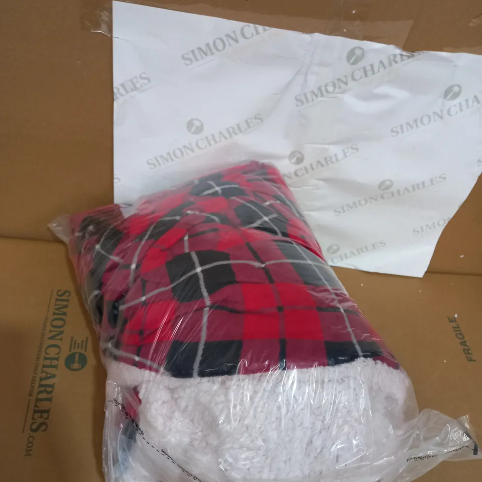 COZEE HOME PLAID VELVETSOFT THROW - RED