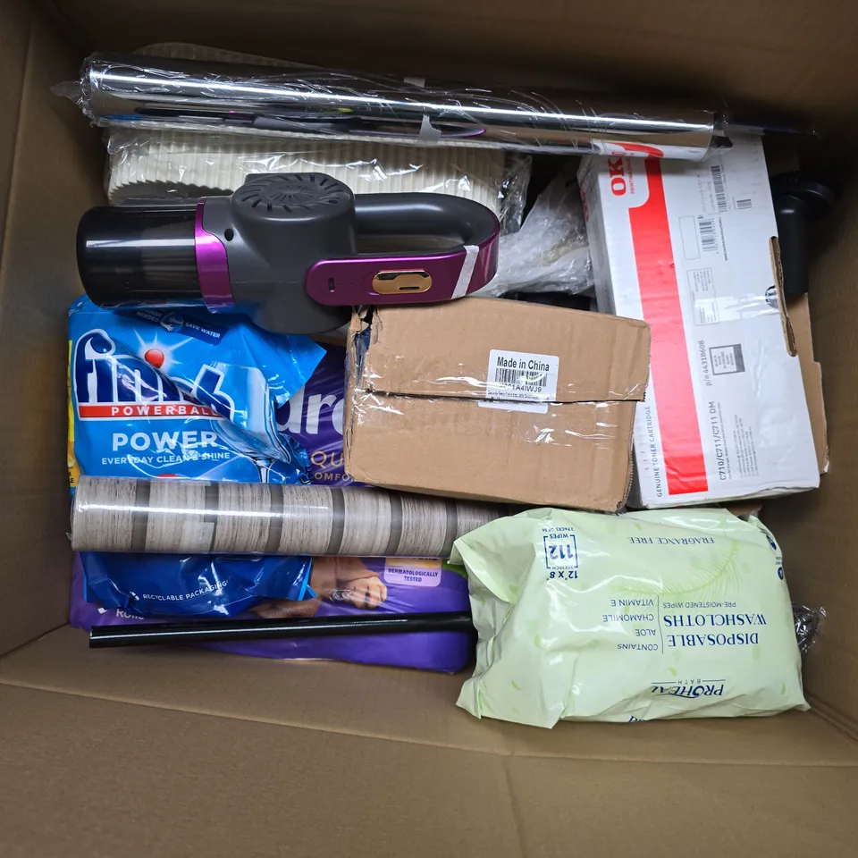 APPROXIMATELY 20 ASSORTED HOUSEHOLD PRODUCTS TO INCLUDE DISPOSABLE WASHCLOTHS, FINISH POWERBALL, WALLPAPER, ETC - COLLCTION ONLY