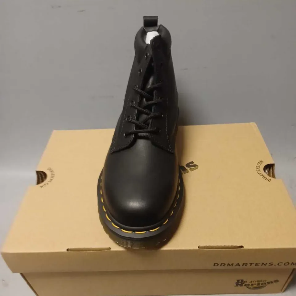 BOXED PAIR OF DR MARTENS AIRWAIR BOOTS IN BLACK - 6.5