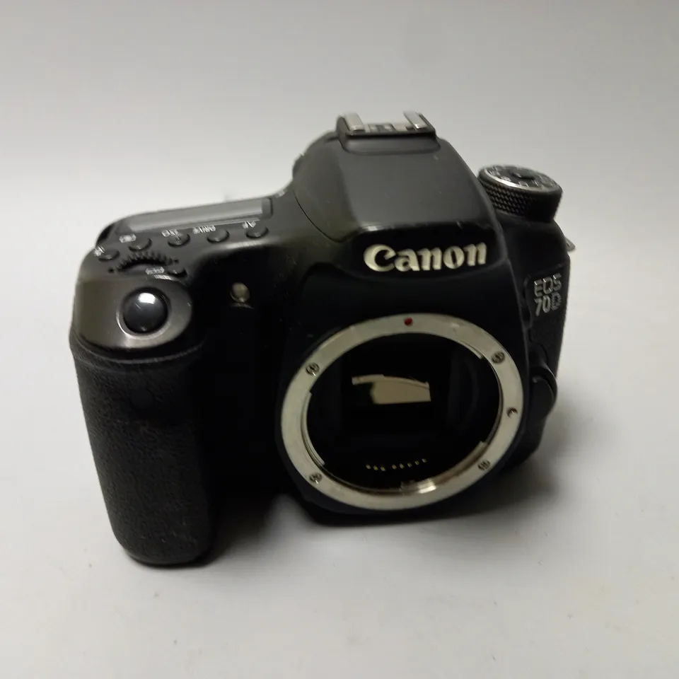 CANON EOS 70D CAMERA
