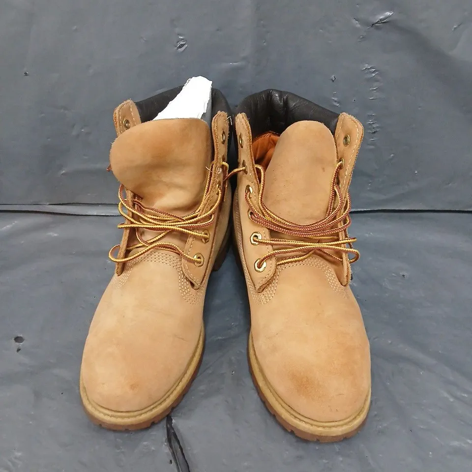 PAIR OF TIMBERLAND LEATHER WALKING BOOTS IN TAN - SIZE UNSPECIFIED 