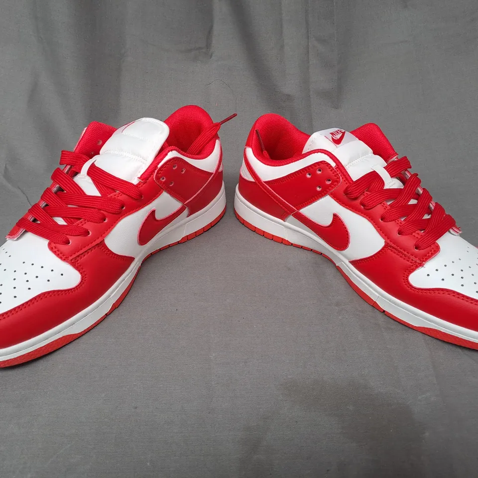 BOXED PAIR OF NIKE SHOES IN RED/WHITE UK SIZE 8