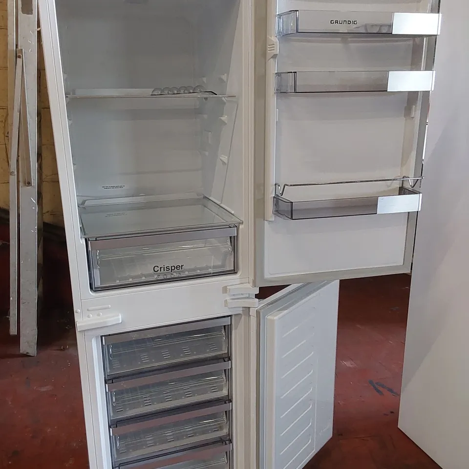 GRUNDIG GKFED445 BUILT-IN INTEGRATED 50/50 FRIDGE FREEZER