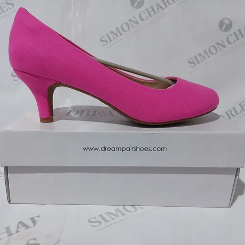 BOXED PAIR OF DREAMPAIRS CLOSED TOE LOW HEEL SLIP-ON SHOES IN PINK SIZE 8
