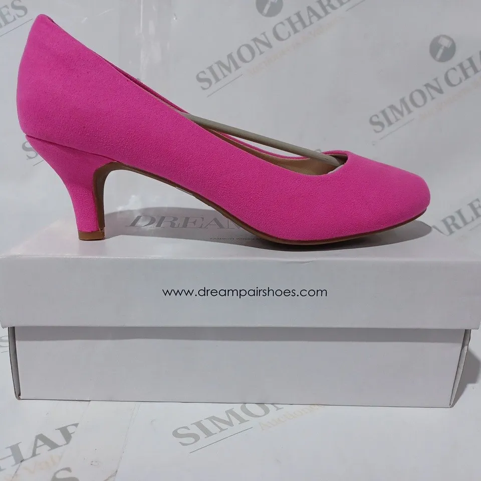 BOXED PAIR OF DREAMPAIRS CLOSED TOE LOW HEEL SLIP-ON SHOES IN PINK SIZE 8