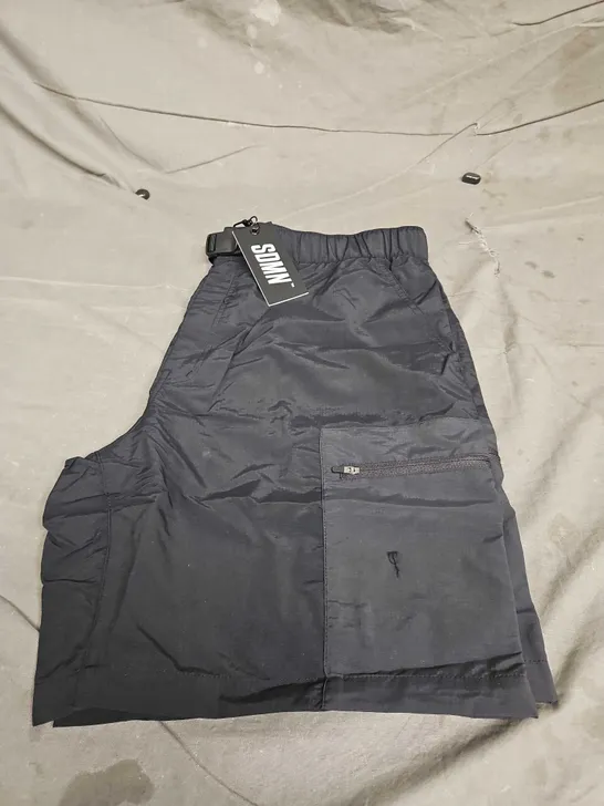 Lot 7032: SDMN INITAL BOX UTILITY SHORTS - SIZE LARGE - 5154628 | Simon ...