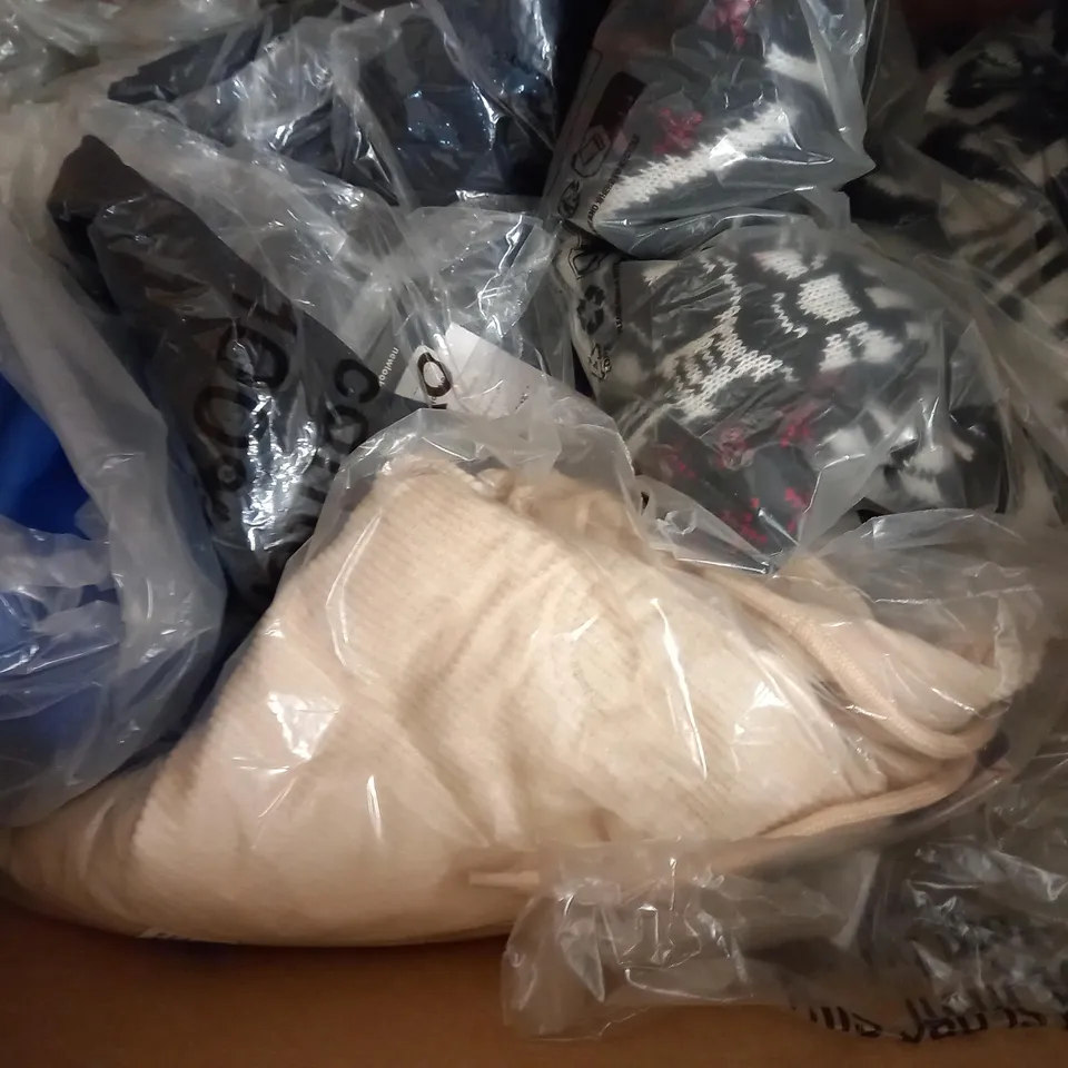 BOX OF APPROXIMATELY 10 ASSORTED CLOTHING AND FASHION ITEMS OF VARIOUS COLOURS AND STYLES TO INCLUDE BOOHOO, PRETTY LITTLE THING, ETC