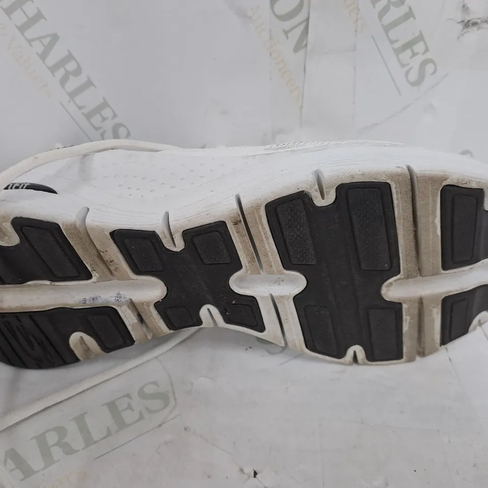 SKECHERS ARCH FIT TRAINERS IN WHITE - UK 6