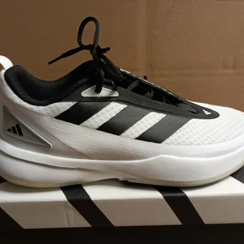BOXED PAIR OF ADIDAS SUBZONE J BASKETBALL SHOES – WHITE/GREY/BLACK, UK 5.5