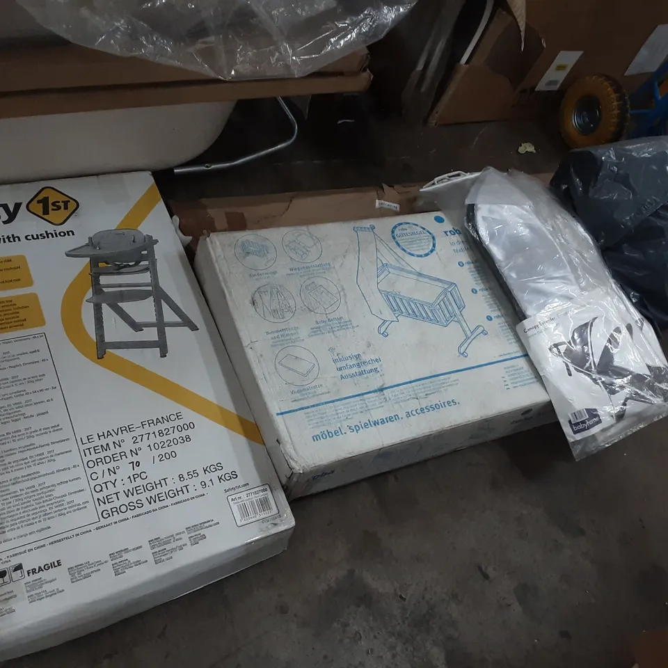 PALLET OF ASSORTED PRODUCTS TO INCLUDE SAFETY 1ST TIMBER WITH CUSHION, BABY CRIB, BABYHOME CANOPY EXTENDER, PEG-PEREGO, MERRIMEN BUUBLE WRAP ROLL 300MM0 