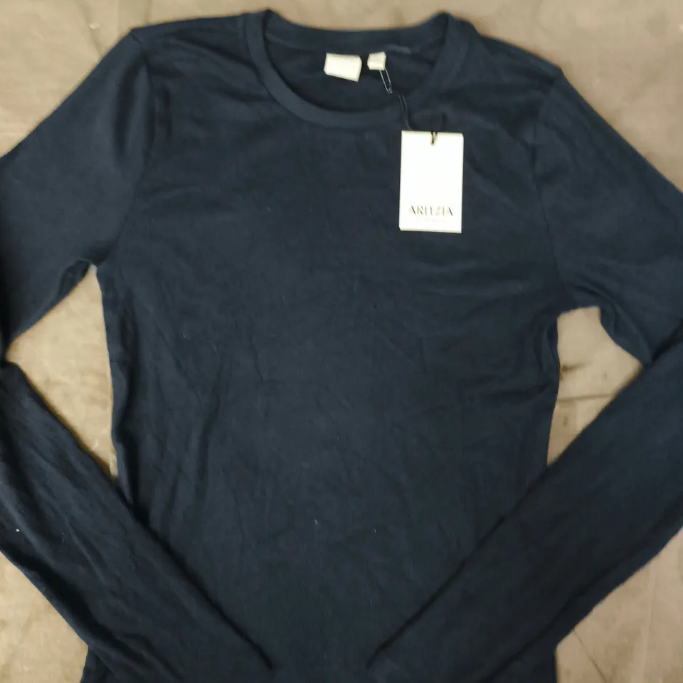 ARITZIA LONG SLEEVE CREW-NECK TOP IN NAVY SIZE MEDIUM