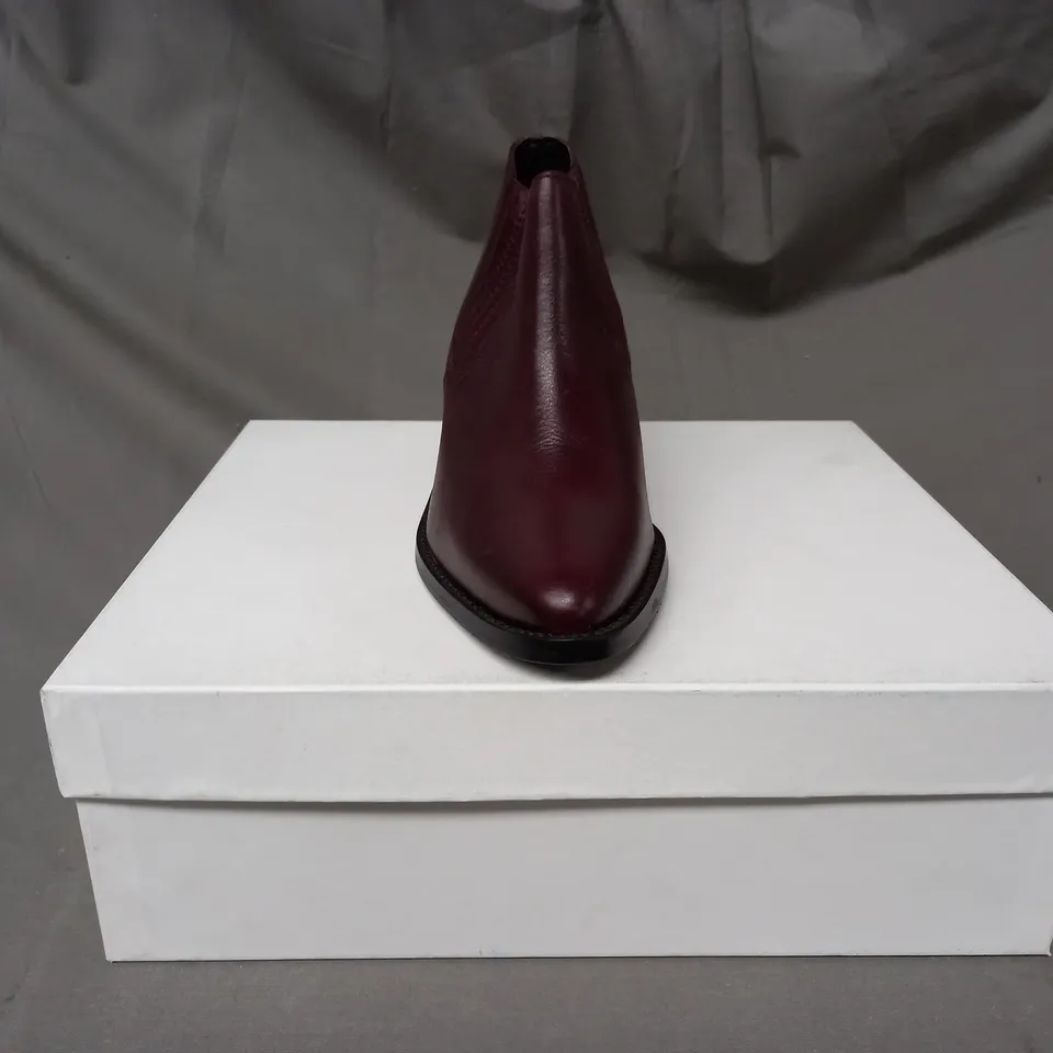 BOXED PAIR OF SOLEA ANKLE BOOTS IN WINE EU SIZE 36