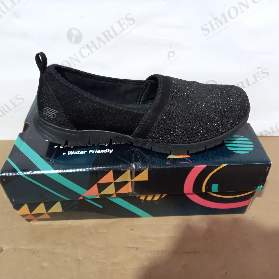 BOXED PAIR OF SKECHERS - SIZE 7