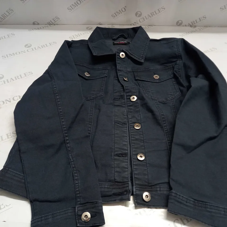 KURT MULLER WOMAN CROP FAUX DENIM JACKET IN NAVY - UK 16