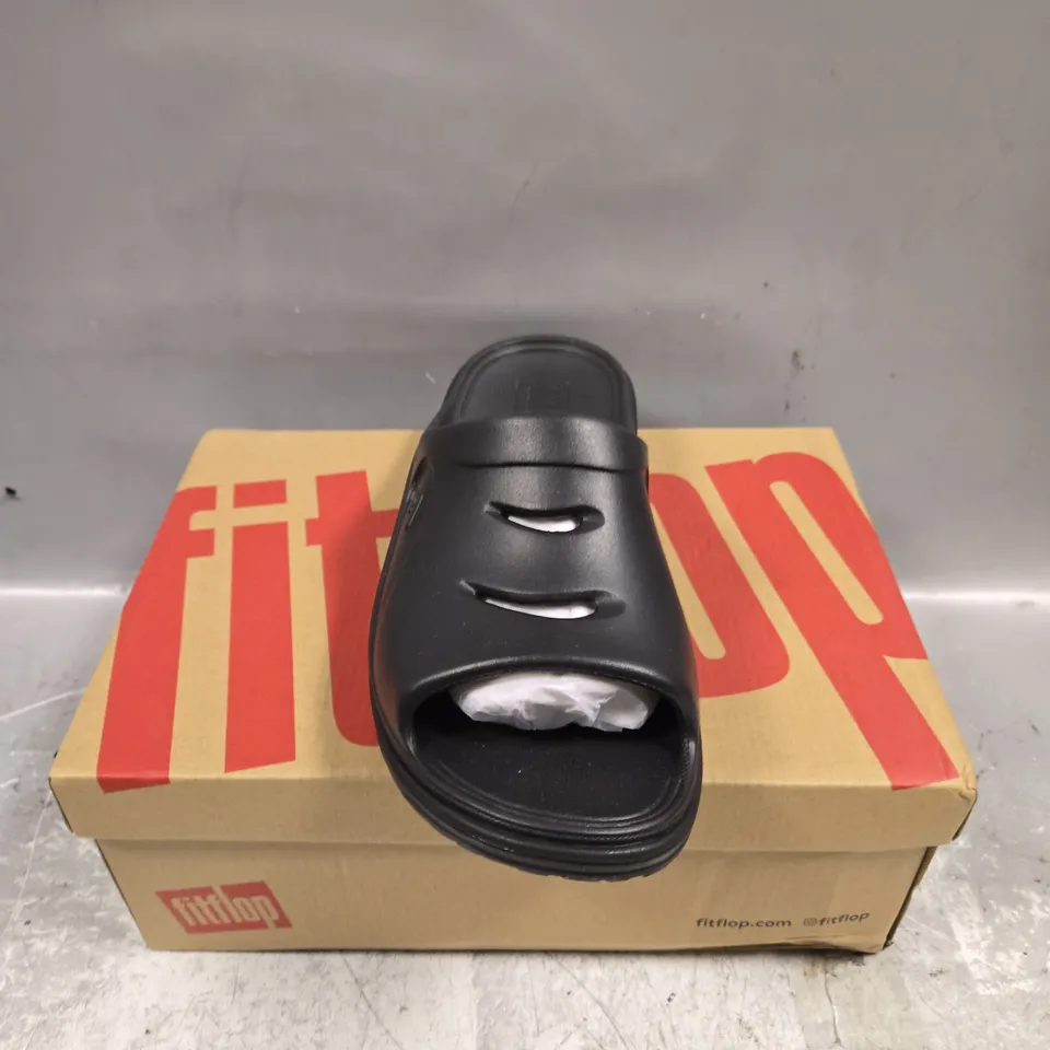 BOXED PAIR OF FITFLOP RELIEF RECOVERY SLIDES - 8