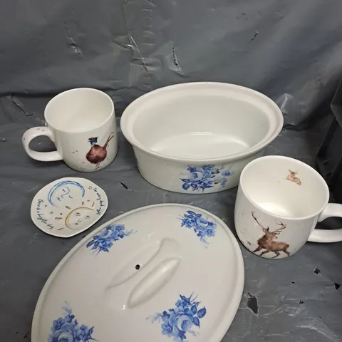 APPROXIMATELY 8 ASSORTED HOUSEHOLD ITEMS TO INCLUDE MUGS, CANDLE HOLDER, COASTER ETC 