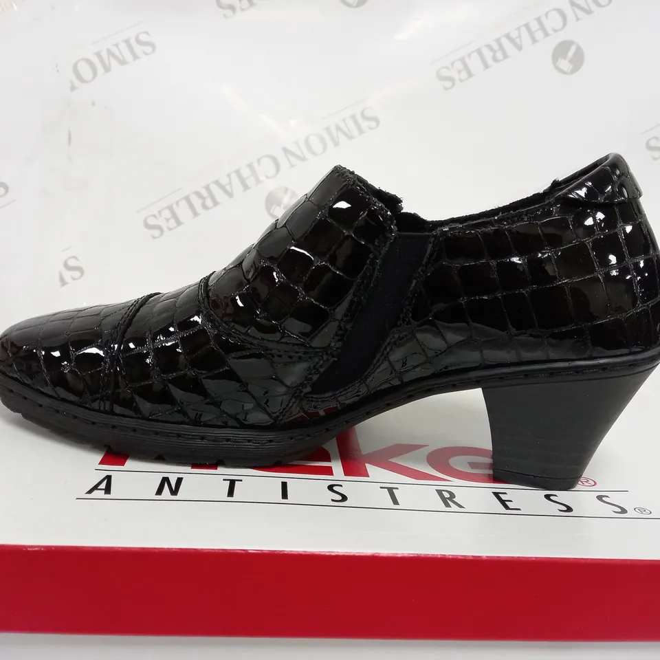 BOXED RIEKER LOW HEELED SHOE BOOTS, BLACK CROC - SIZE 6