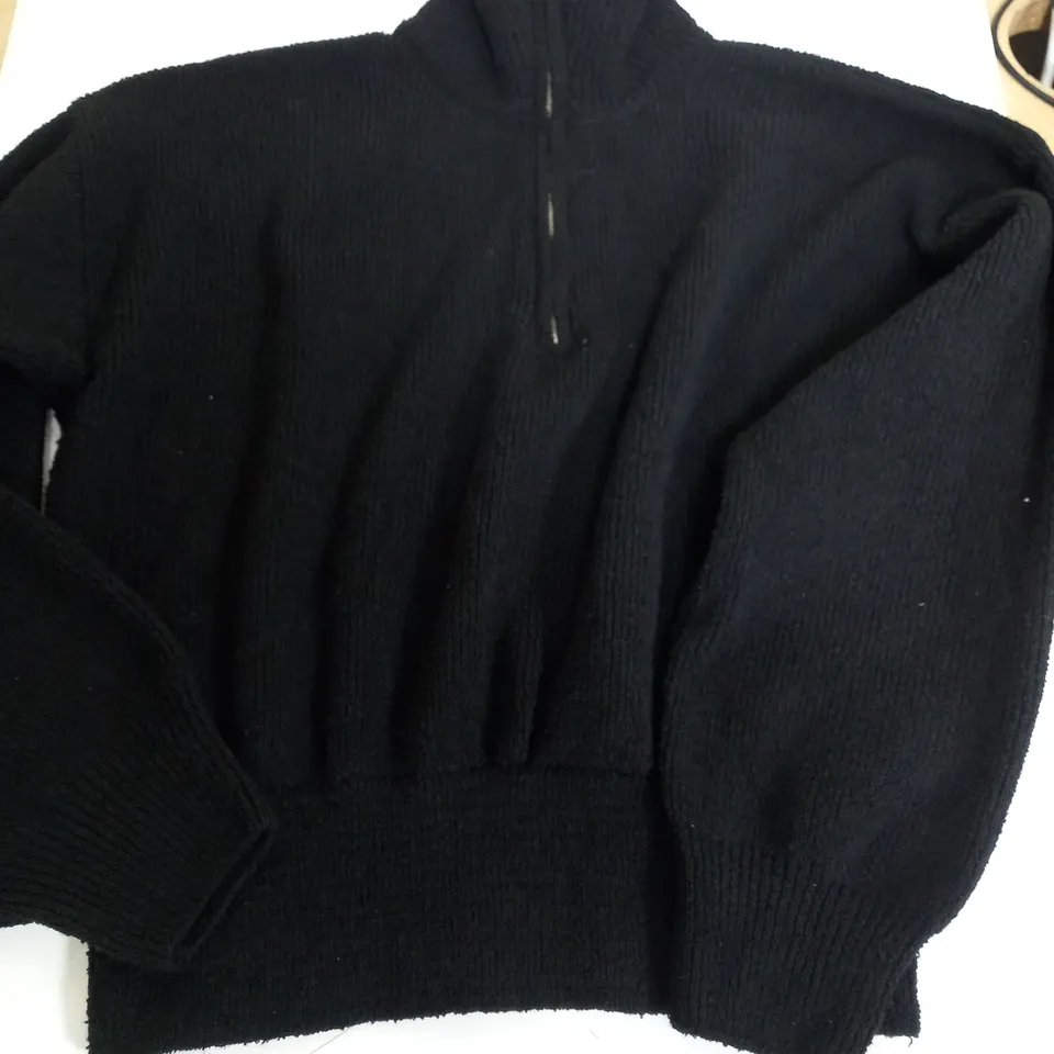 ZARA KNITTED BLACK QUATER ZIP - M