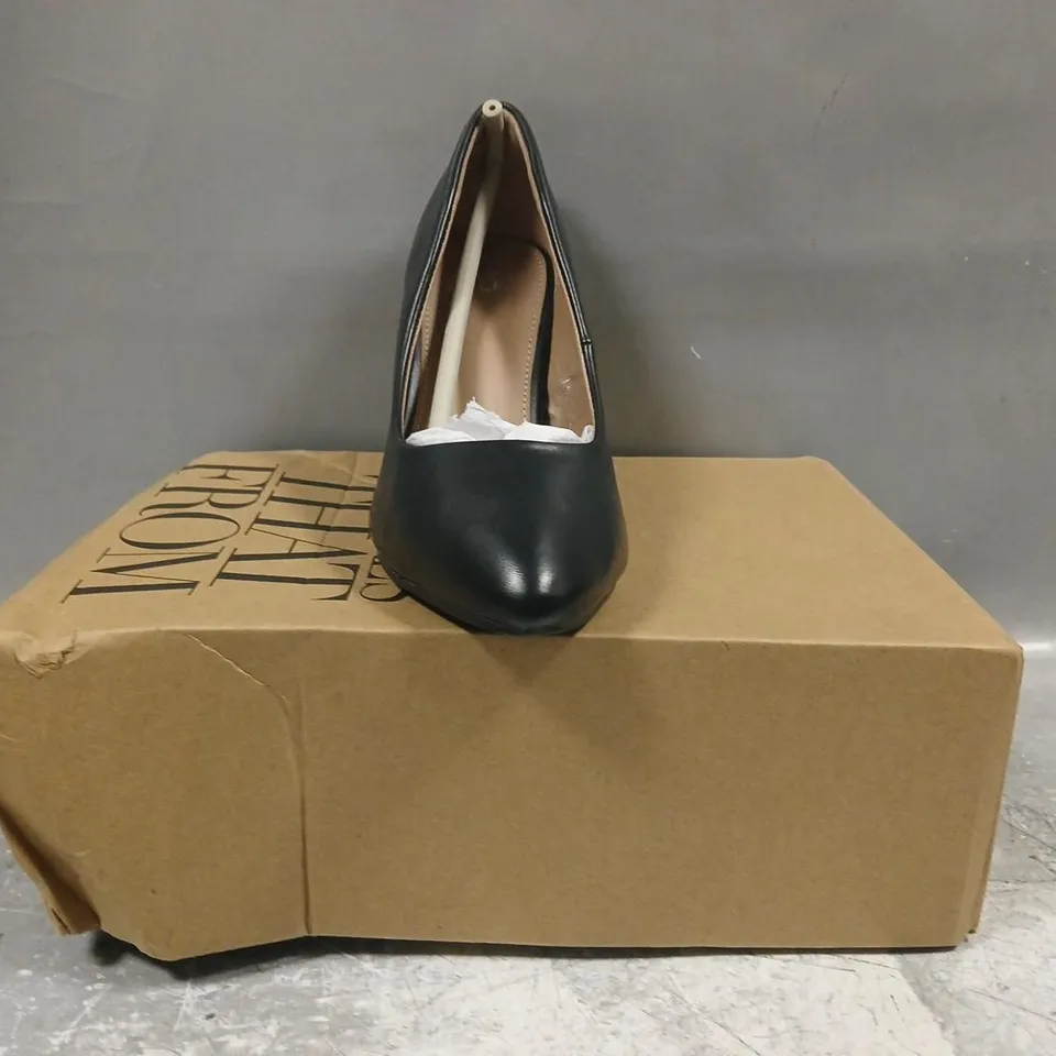 BOXED PAIR OF WHERE'S THAT FROM POINTED TOE HEELED SHOES IN BLACK SIZE UK 3