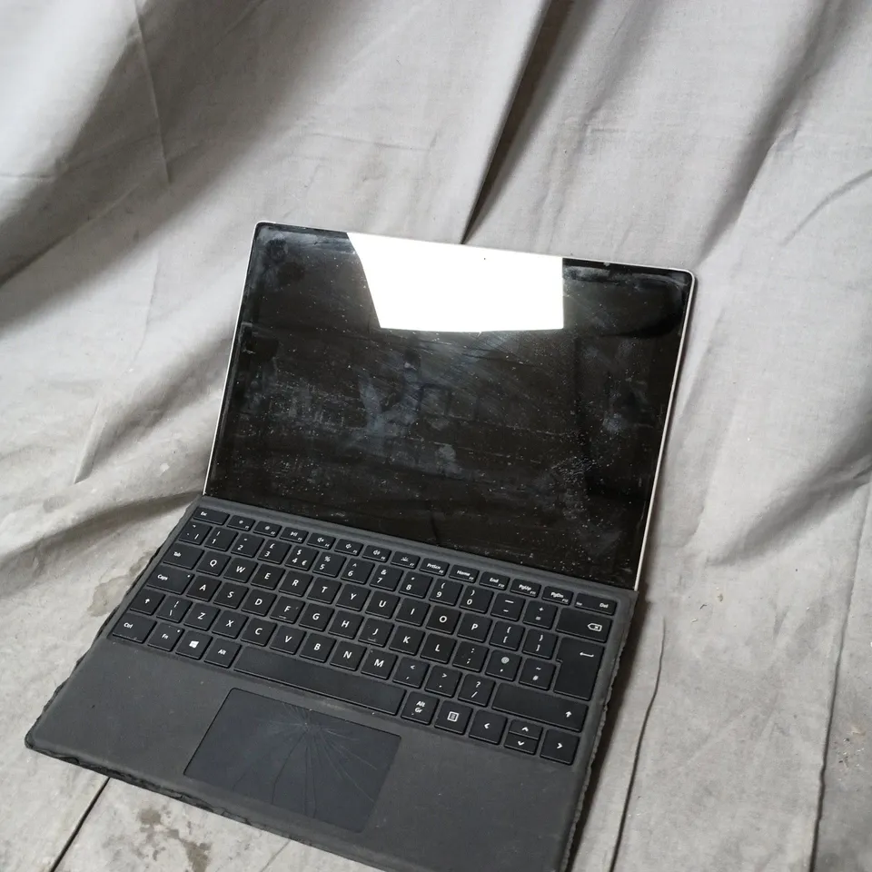 MICROSOFT SURFACE PRO 5 TABLET WITH KEYBOARD – SILVER (VERIFY MODEL) - CRACKED SCREEN