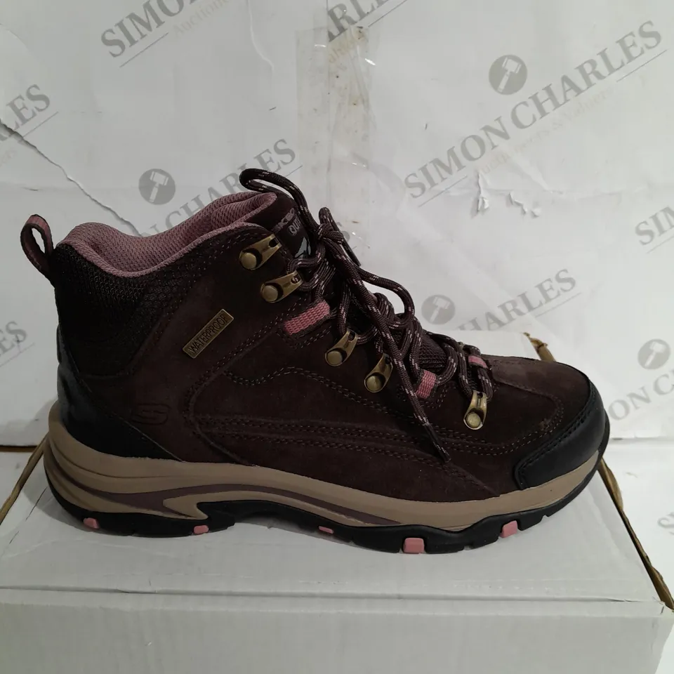 SKECHERS TREGO ALPINE TRAIL WATERPROOF BOOTS, CHOCOLATE, UK 4.5