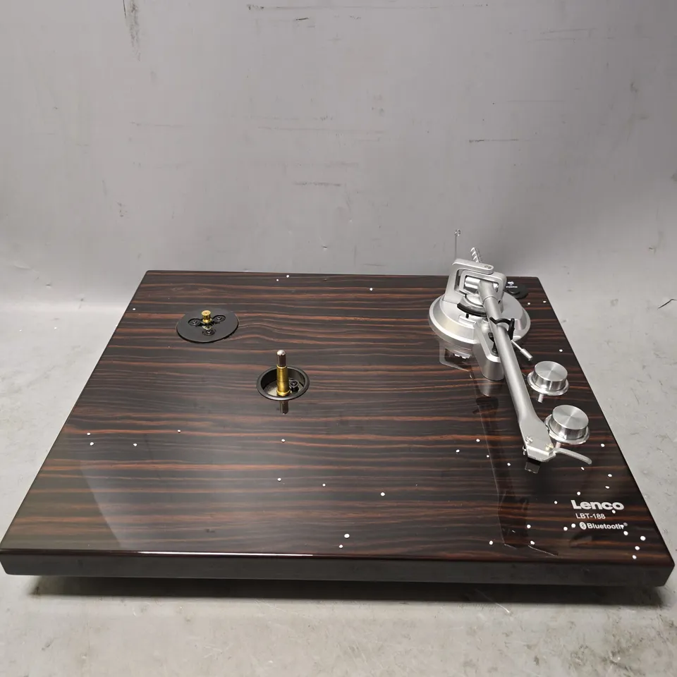 BOXED LENCO TURNTABLE WITH BLUETOOTH TRANSMISSION LBT-188WA V2