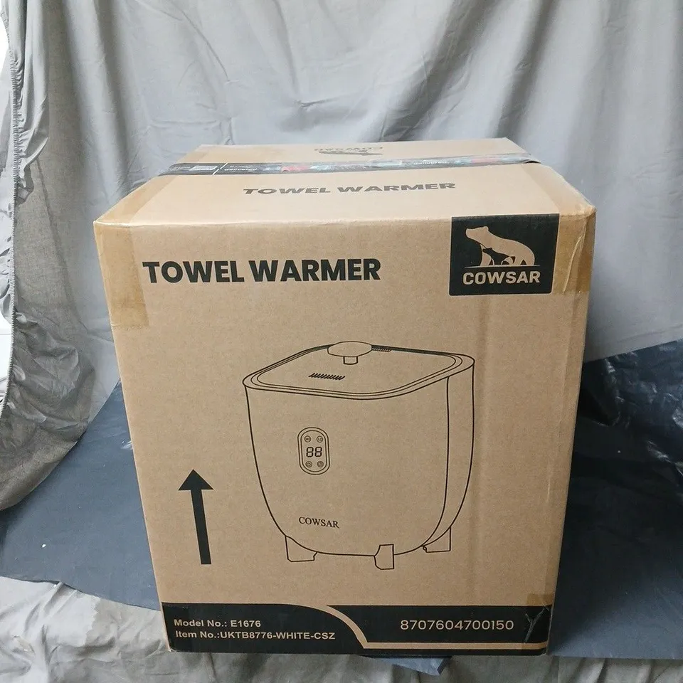COWSAR TOWEL WARMER – ELECTRIC TOWEL DRYER, WHITE, MODEL E1676 – BOXED