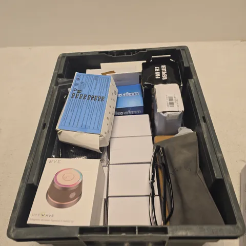 TOTE OF APPROXIMATELY 15 ASSORTED ITEMS TO INCLUDE: ULTRASONIC DERMA PLANE RAZOR