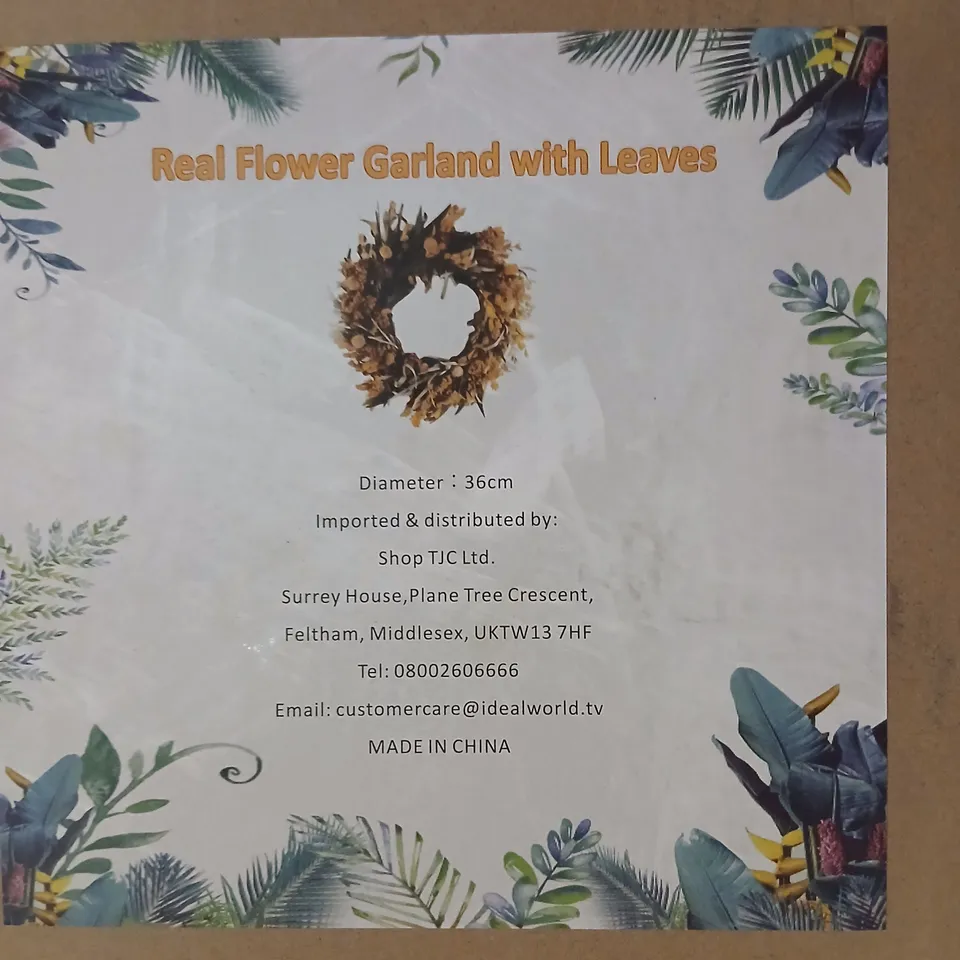 PALLET OF APPROXIMATELY 95 REAL FLOWER GARLAND WITH LEAVES – WREATH, 36CM DIAMETER