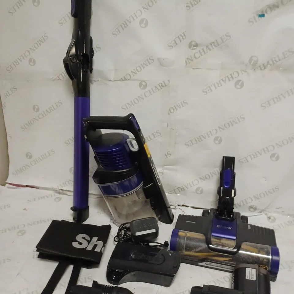 SHARK ANTI HAIR WRAP CORDLESS PET VACUUM CLEANER IZ202UKT