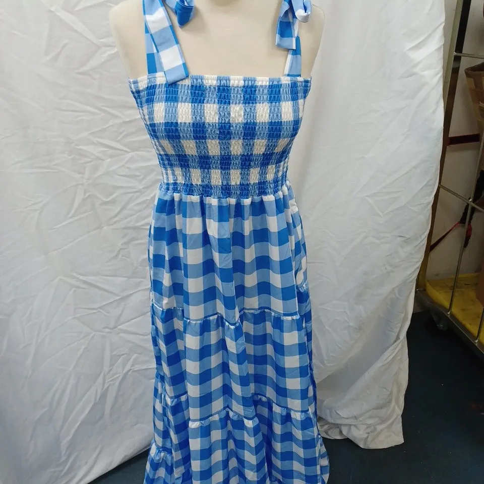 BLUE AND WHITE DRESS SIZE M
