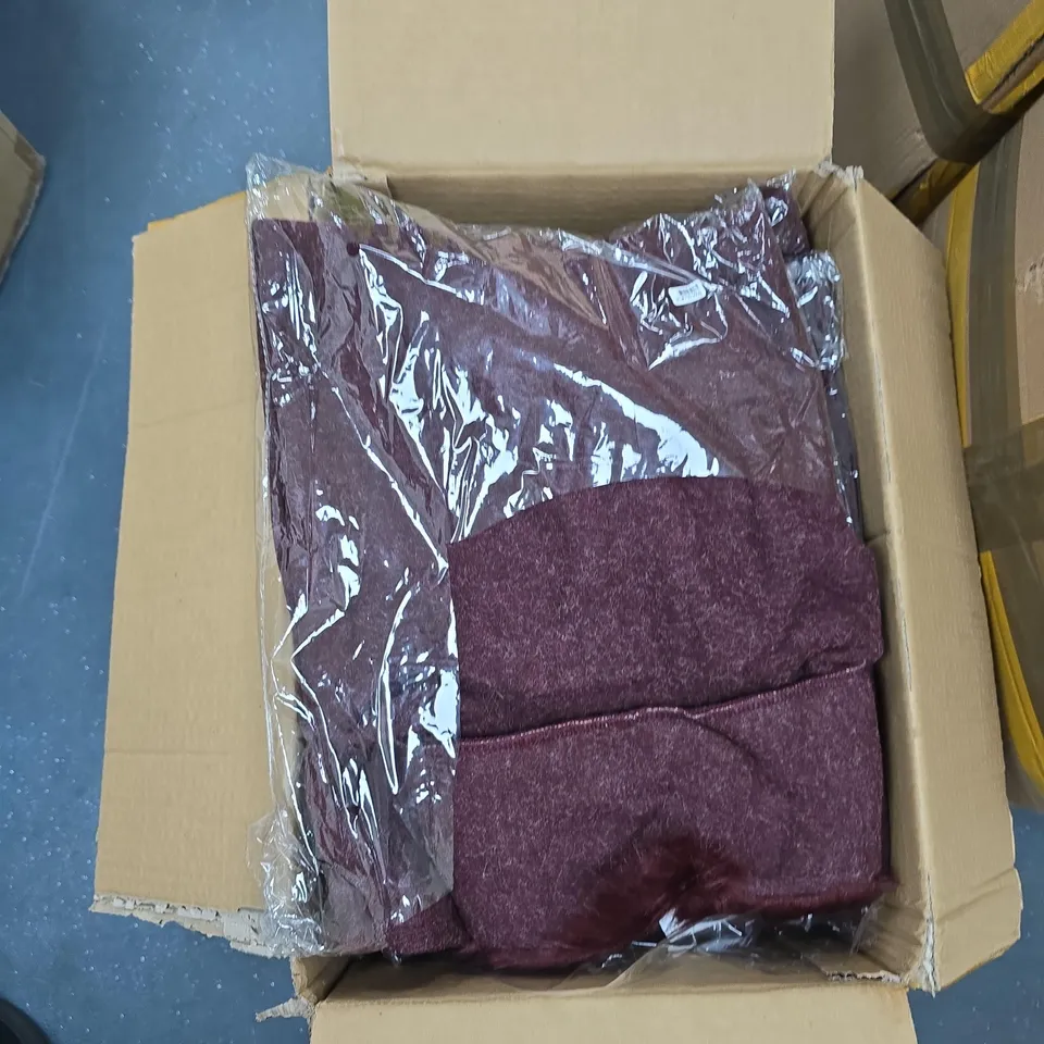 BOX OF APPROXIMATELY 35 ASSORTED CLOTHING ITEMS TO INCLUDE: TAMSY HOMEBODY TSHIRT