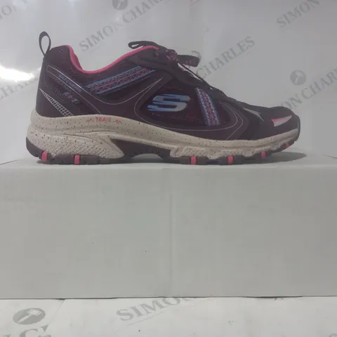 BOXED PAIR OF SKECHERS MEMORY FOAM TRAIL SHOES IN BERRY COLOUR SIZE 6