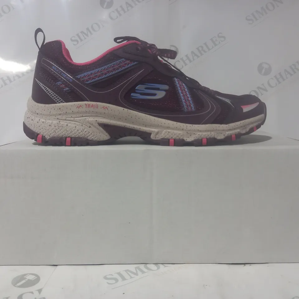 BOXED PAIR OF SKECHERS MEMORY FOAM TRAIL SHOES IN BERRY COLOUR SIZE 6