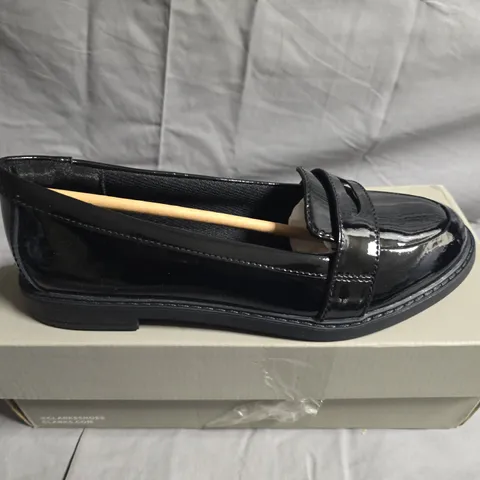 BOXED PAIR OF CLARKS KID SHOES - UK SIZE 4.5