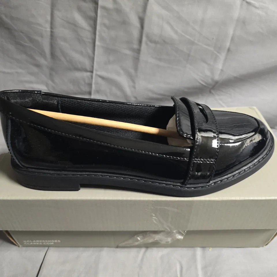 BOXED PAIR OF CLARKS KID SHOES - UK SIZE 4.5