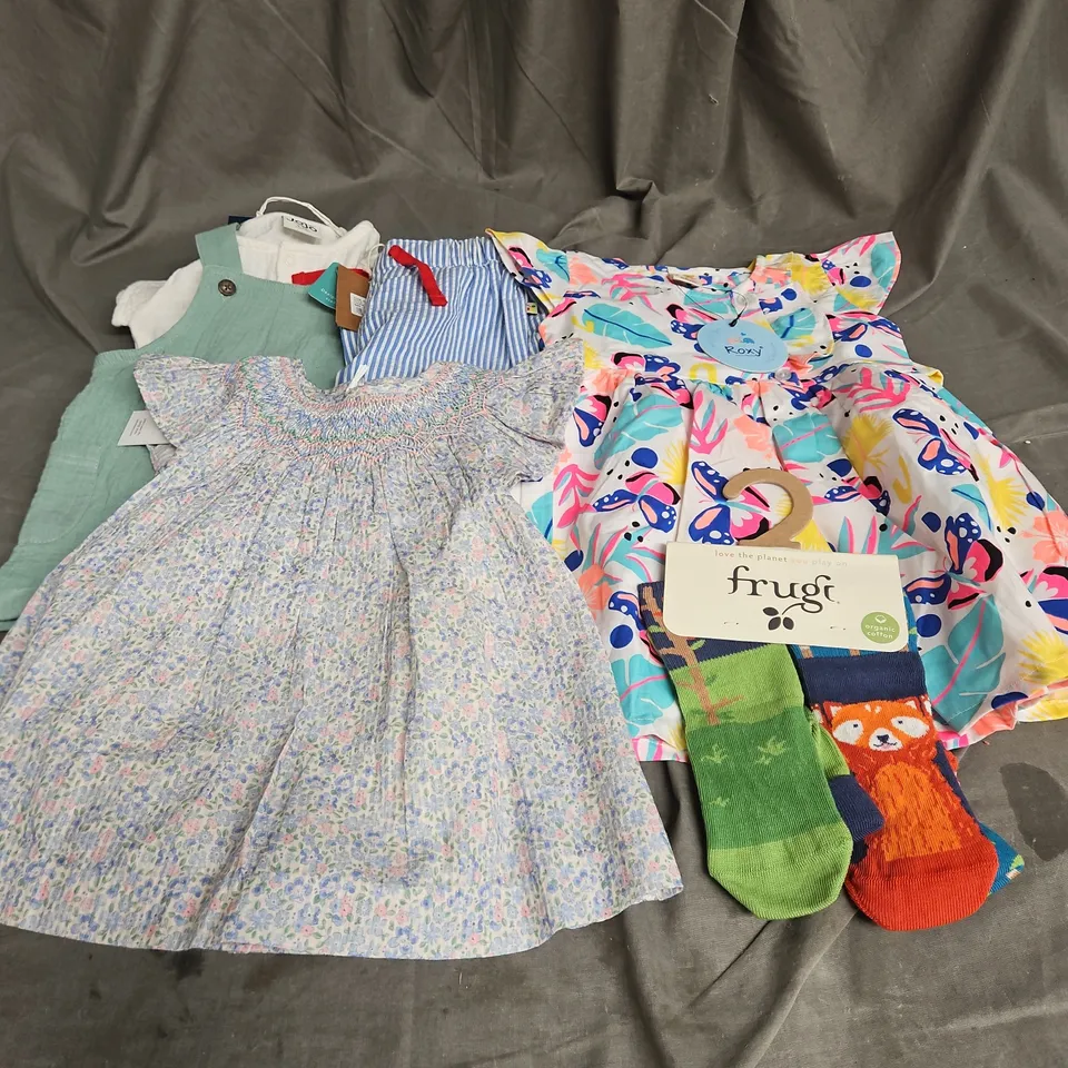 LOT OF 5 ASSORTED KIDS CLOTHING ITEMS IN VARIOUS SIZES TO INCLUDE - DRESS - SOCKS - DUNGAREE SET