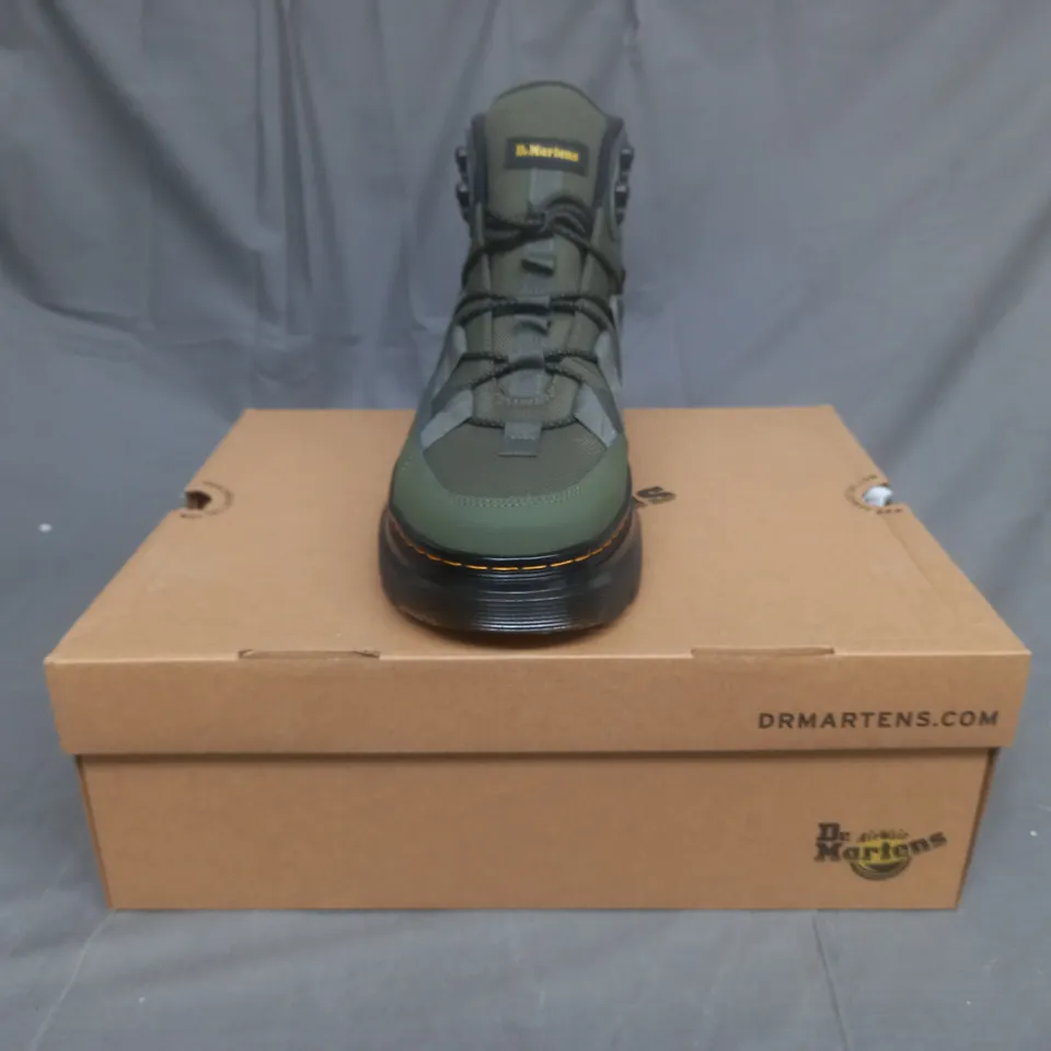 BOXED PAIR OF DR. MARTENS BOOTS IN KHAKI GREEN UK SIZE 9 1/2
