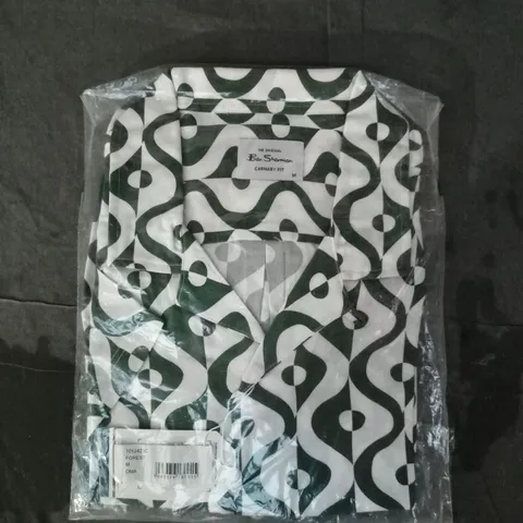 BEN SHERMAN CARNABY FIT SHIRT IN WHITE/GREEN SIZE MEDIUM