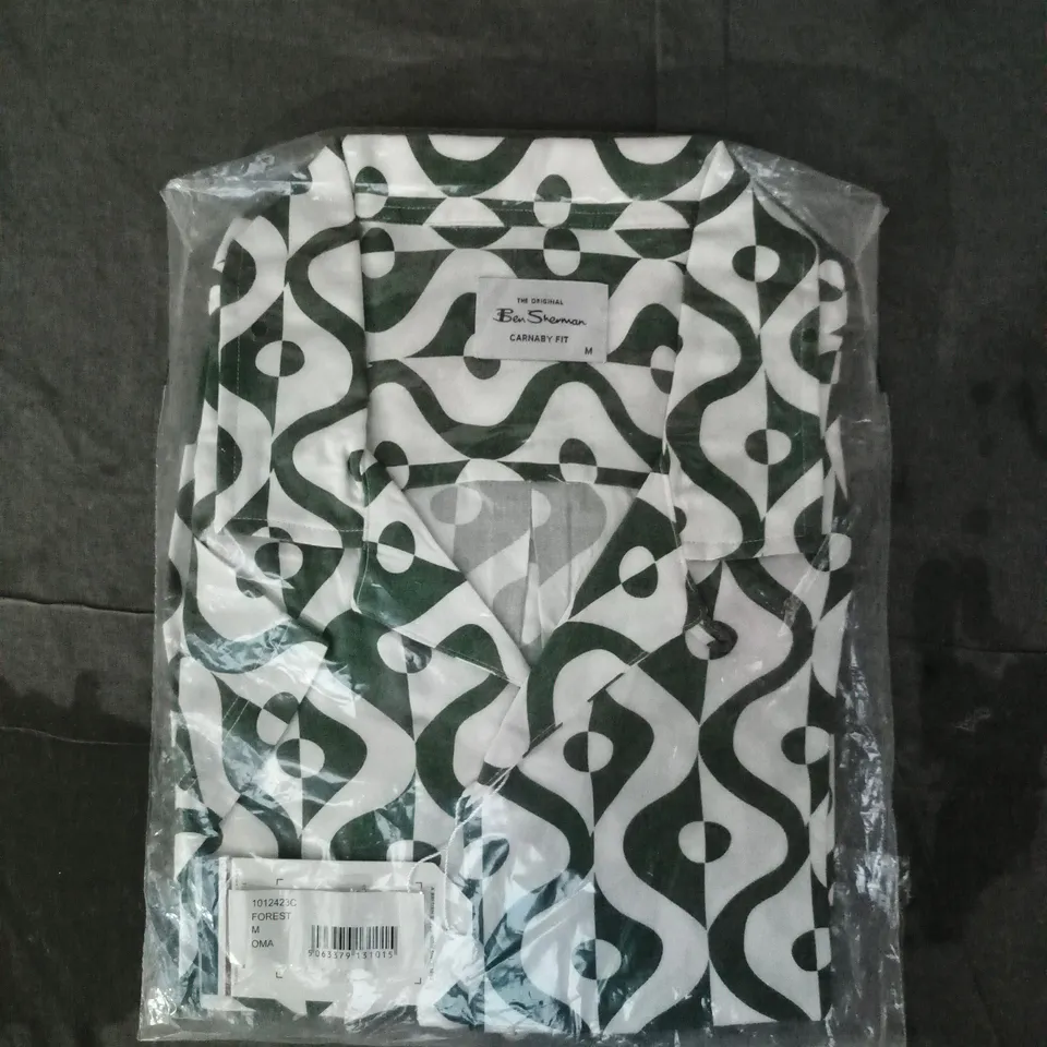BEN SHERMAN CARNABY FIT SHIRT IN WHITE/GREEN SIZE MEDIUM