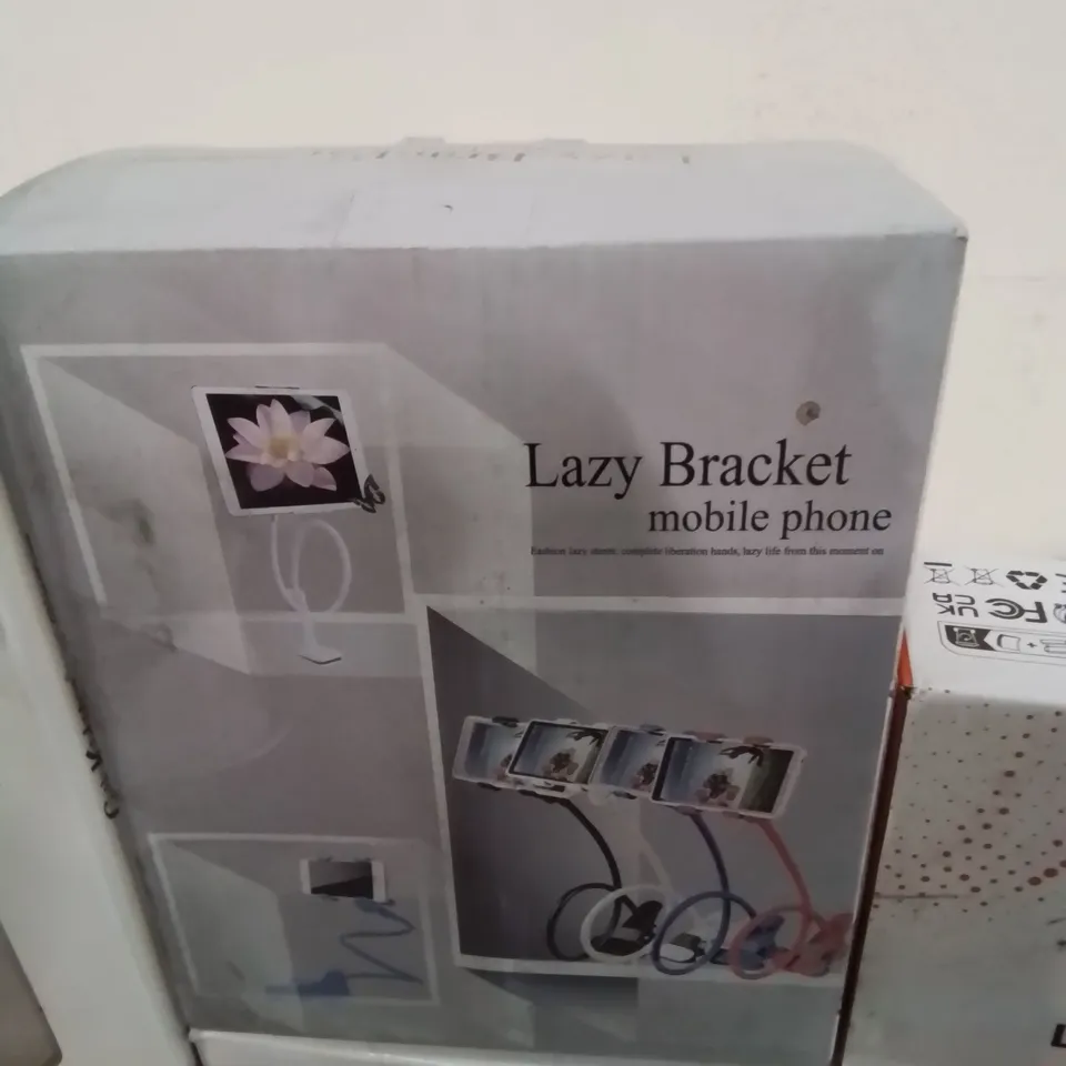 BOX CONTAINING LARGE QUANTITIES OF VARIOUS ELECTRICAL ITEMS TO INCLUDE: OVEN BULBS, SCREEN CLEANING KIT, INK CARTRIDGES, LAZY BRACKET MOBILE PHONE HOLDER, LED CURTAIN LIGHT, FRAISER BOX SET AND LOTS M