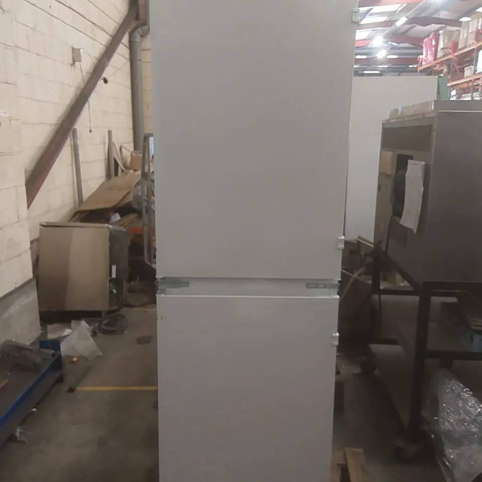 ELECTROLUX LNS5LE18S5 BUILT IN LOW FROST 50/50 FRIDGE FREEZER