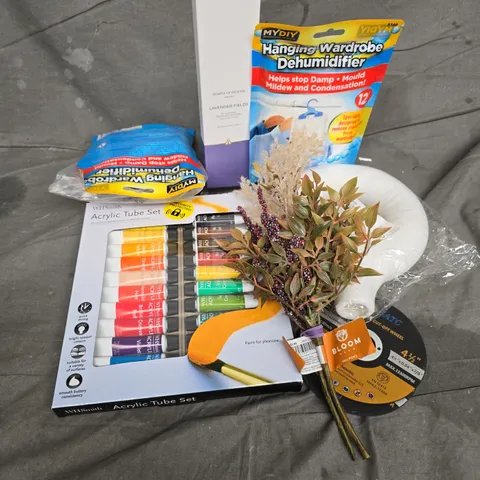 APPROXIMATELY 15 ASSORTED HOUSEHOLD ITEMS TO INCLUDE ACRYLIC TUBE SET, HANGING WARDROBE DEHUMIDIFIER, NOZELOCK, ETC