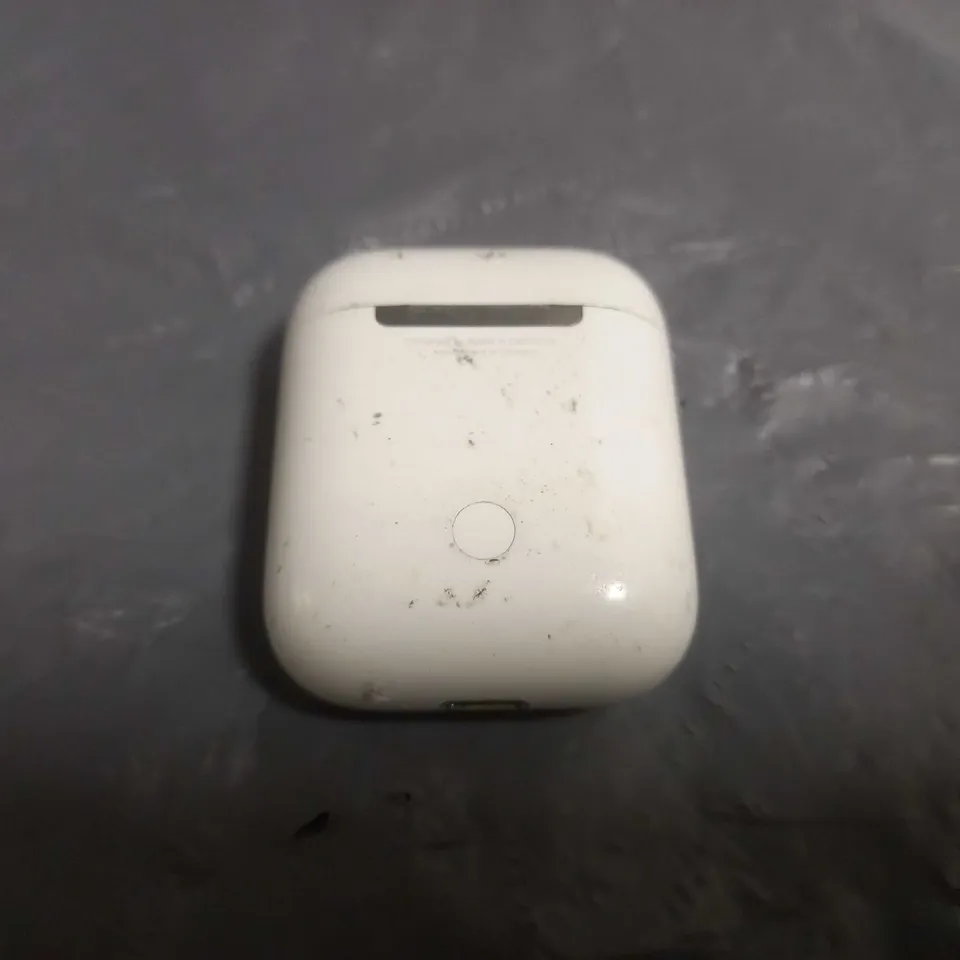 APPLE AIR PODS FIRST GEN IN WHITE 
