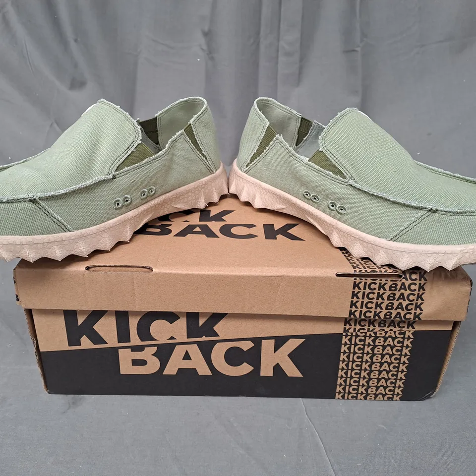 BOXED PAIR OF KICKBACK COUCH MID SLIP-ON SHOES IN GREEN UK SIZE 8