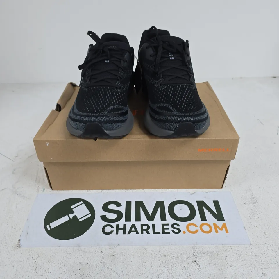 BOXED PAIR OF MERRELL MORPHLITE GTX TRAINERS IN BLACK - UK 12.5