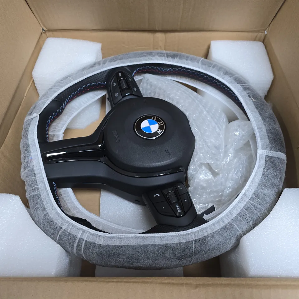 BMW MULTIFUNCTION STEERING WHEEL WITH INTEGRATED CONTROLS